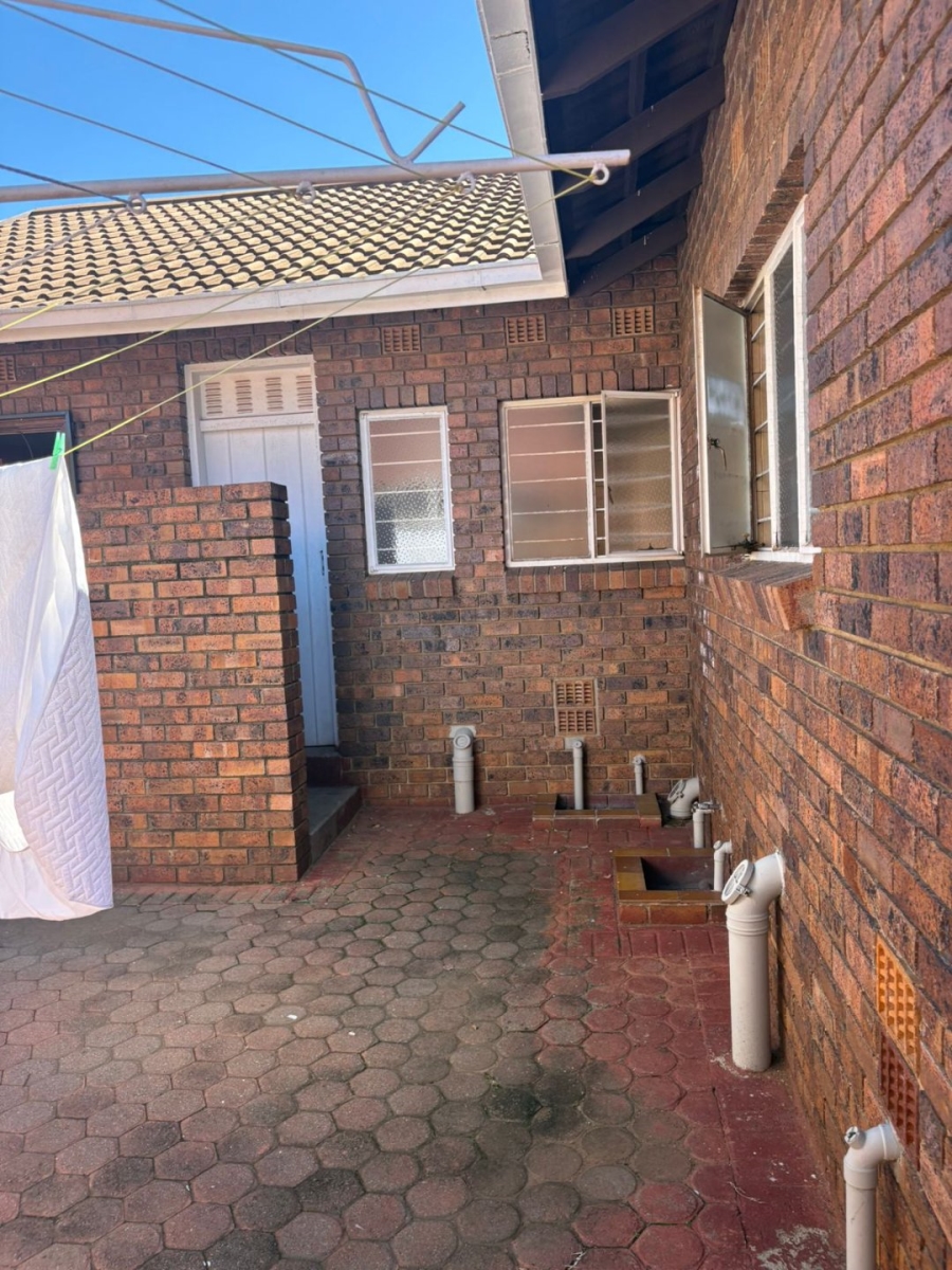 To Let 3 Bedroom Property for Rent in Florida Gauteng
