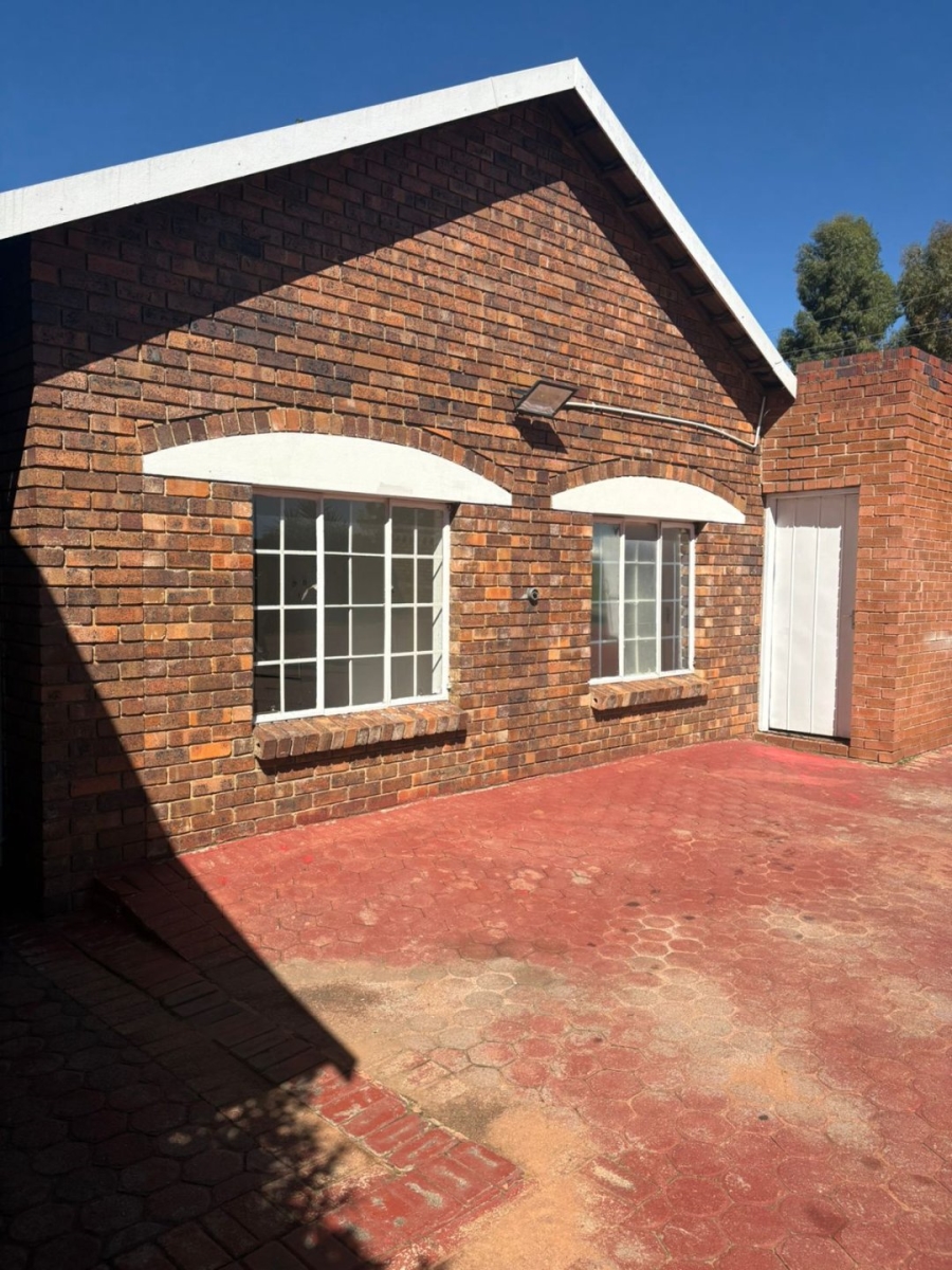 To Let 3 Bedroom Property for Rent in Florida Gauteng