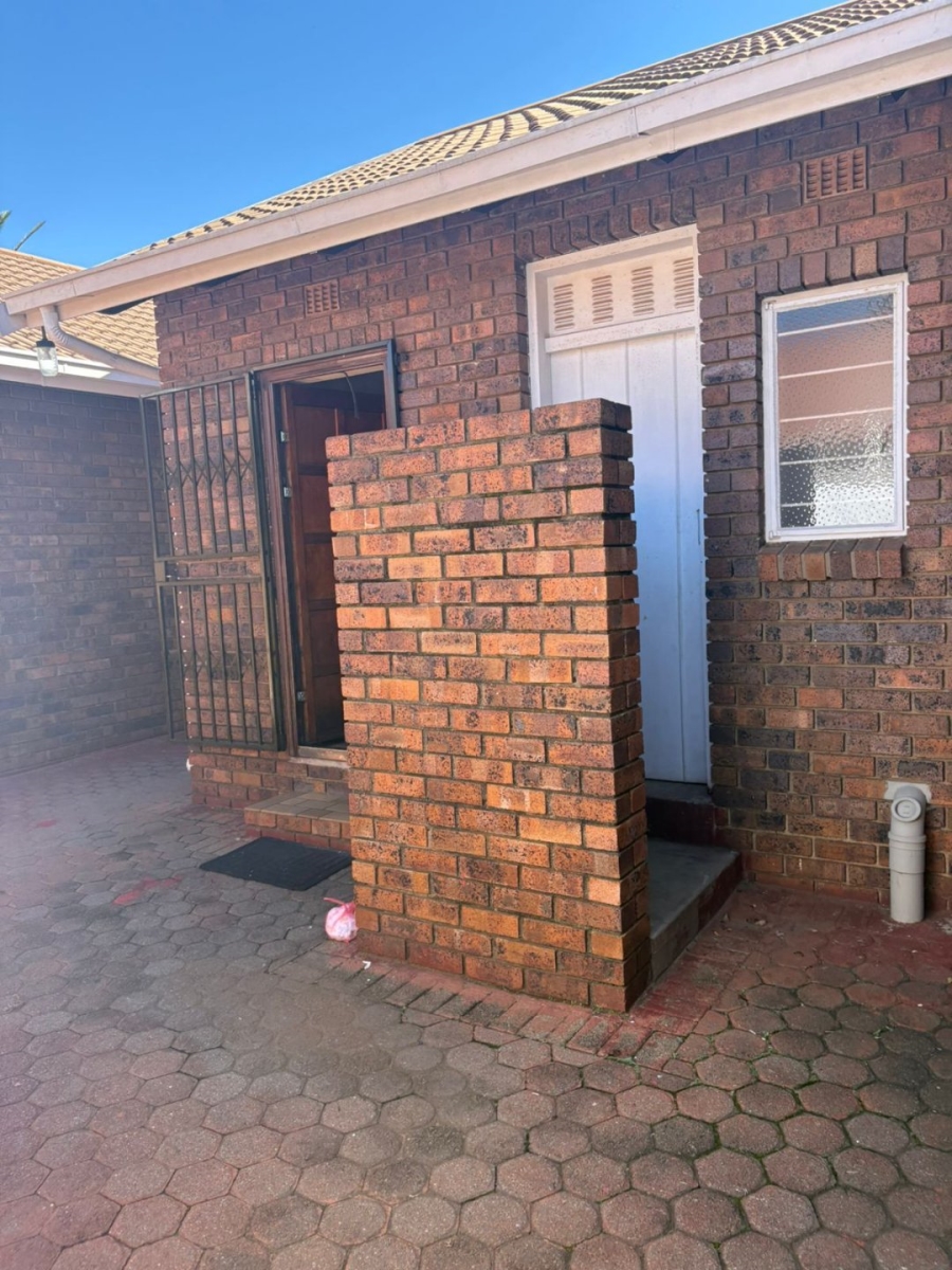 To Let 3 Bedroom Property for Rent in Florida Gauteng