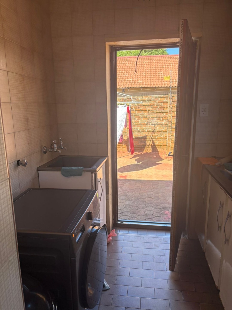 To Let 3 Bedroom Property for Rent in Florida Gauteng