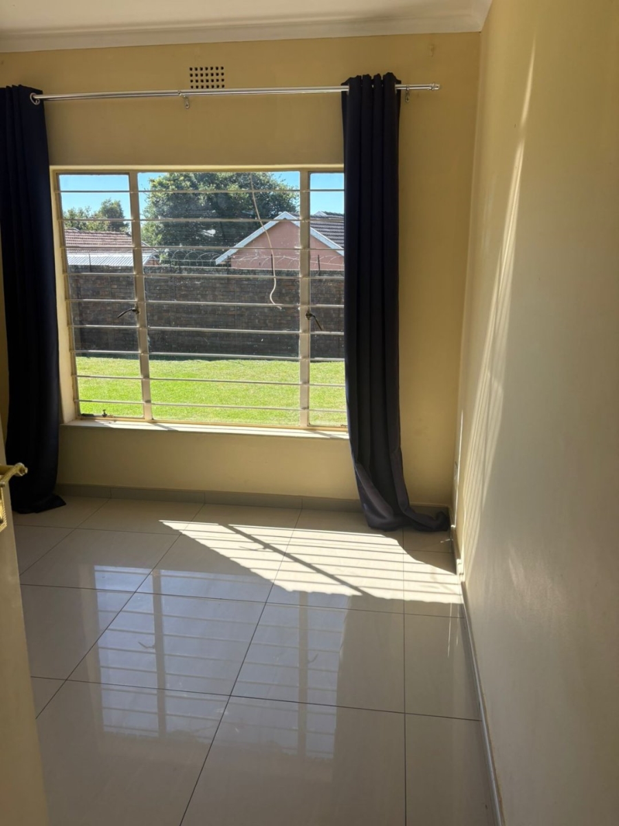 To Let 3 Bedroom Property for Rent in Florida Gauteng