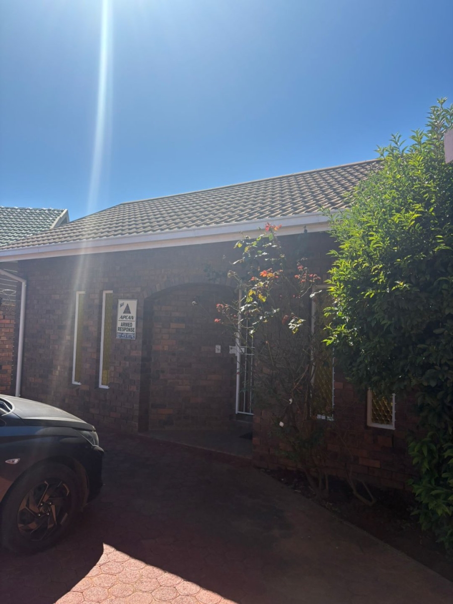 To Let 3 Bedroom Property for Rent in Florida Gauteng