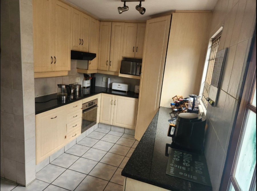 4 Bedroom Property for Sale in Strubensvallei Gauteng