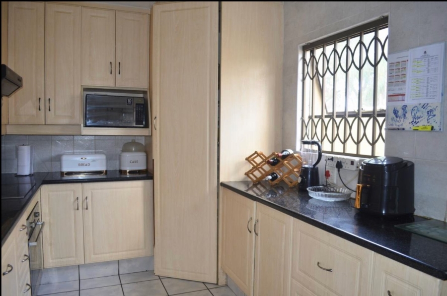 4 Bedroom Property for Sale in Strubensvallei Gauteng