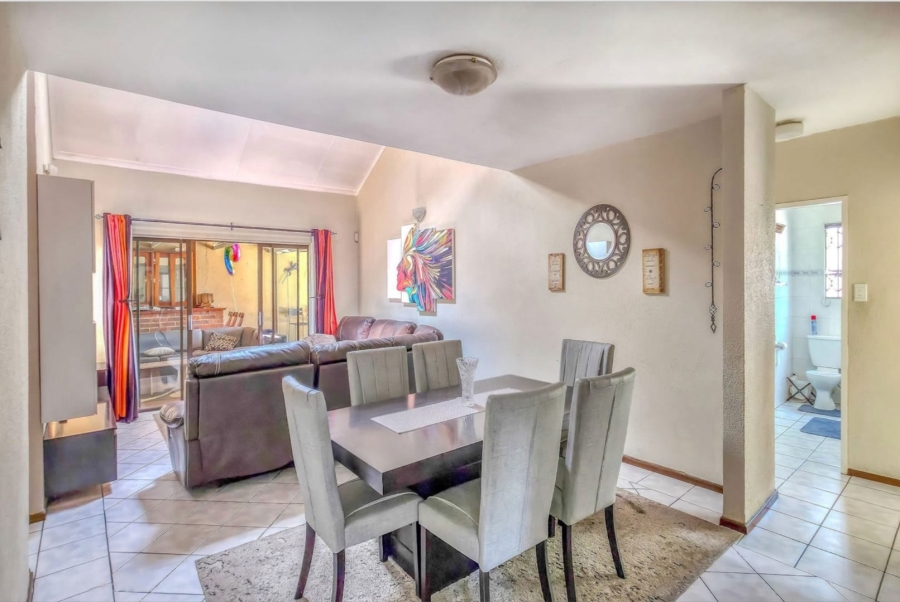 4 Bedroom Property for Sale in Strubensvallei Gauteng