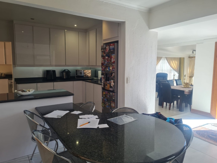 3 Bedroom Property for Sale in Glenvista Gauteng