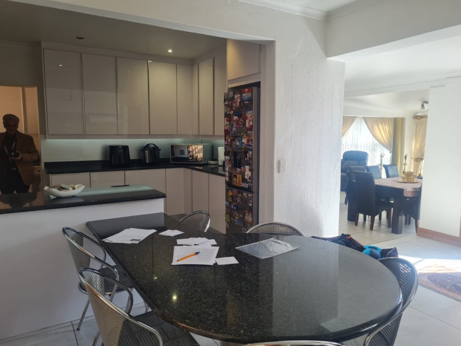 3 Bedroom Property for Sale in Glenvista Gauteng