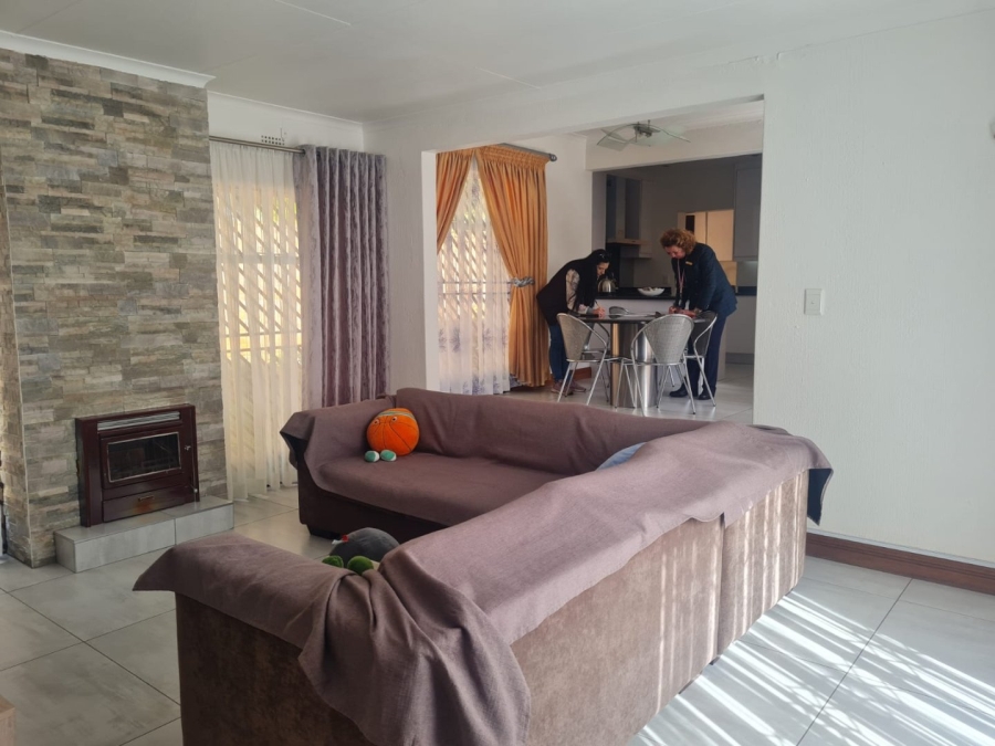 3 Bedroom Property for Sale in Glenvista Gauteng