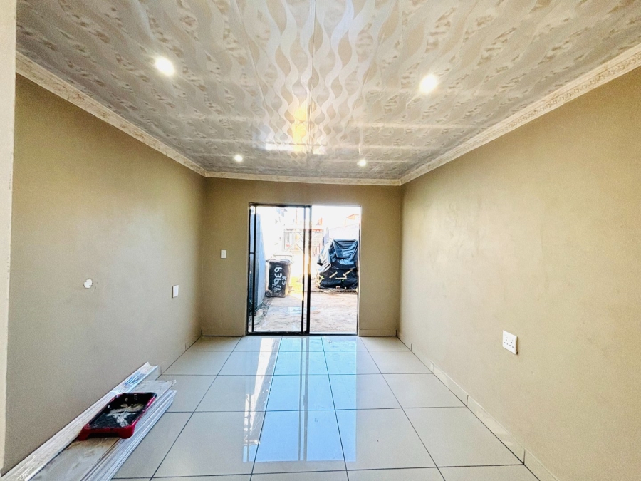 To Let 1 Bedroom Property for Rent in Klipspruit Gauteng