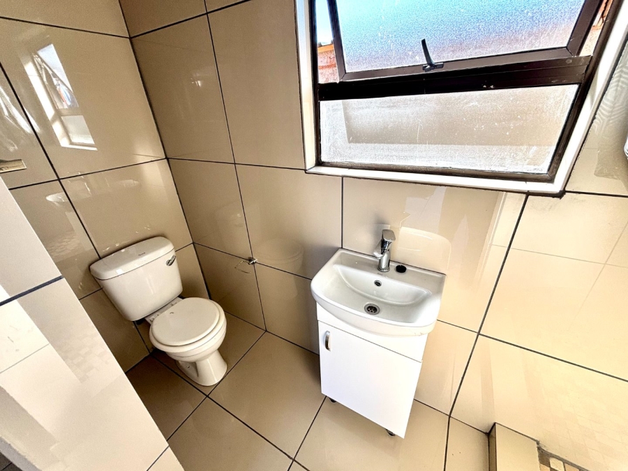 To Let 1 Bedroom Property for Rent in Klipspruit Gauteng
