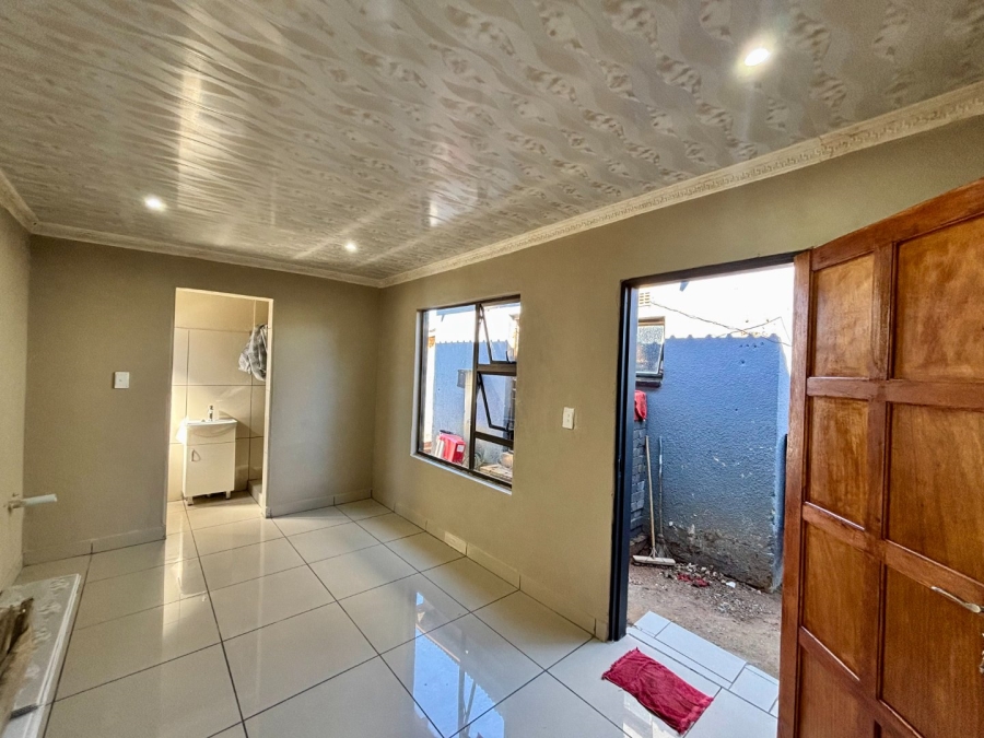 To Let 1 Bedroom Property for Rent in Klipspruit Gauteng