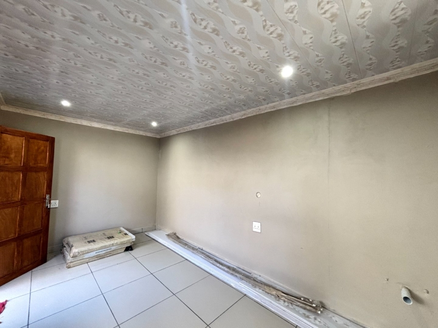 To Let 1 Bedroom Property for Rent in Klipspruit Gauteng