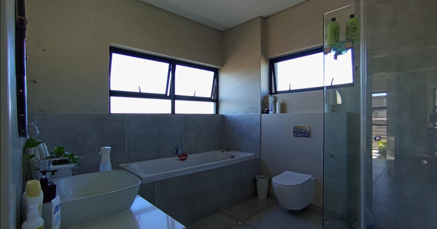 3 Bedroom Property for Sale in Midstream Ridge Gauteng