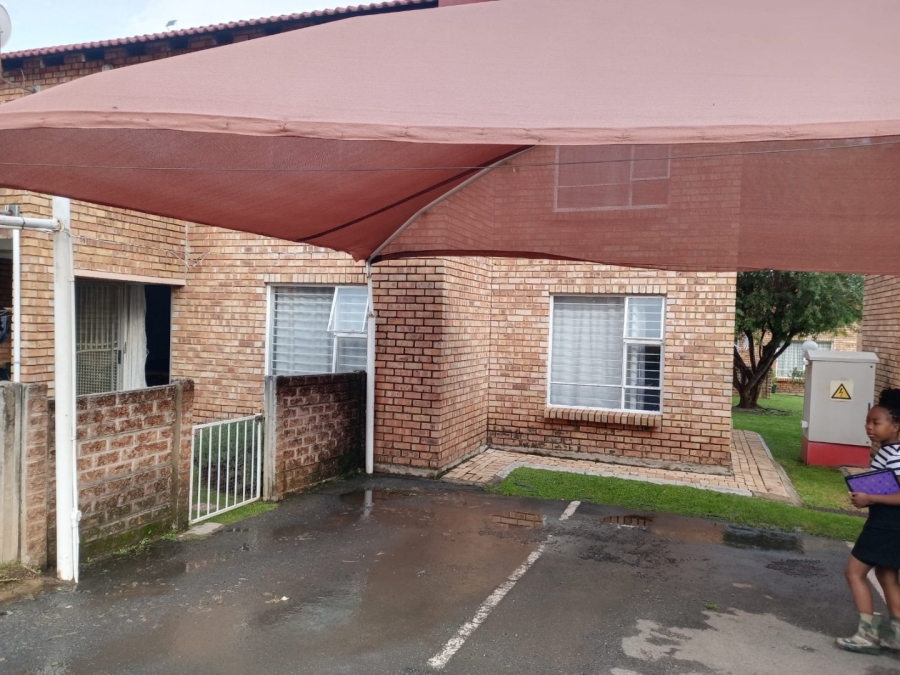 2 Bedroom Property for Sale in Liefde en Vrede Gauteng