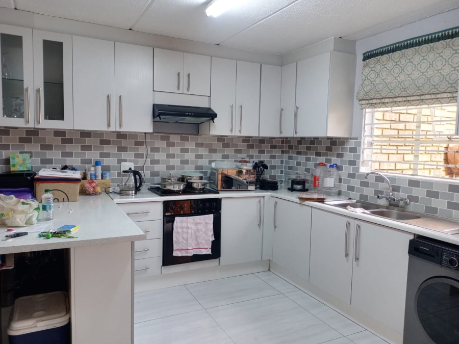 2 Bedroom Property for Sale in Liefde en Vrede Gauteng