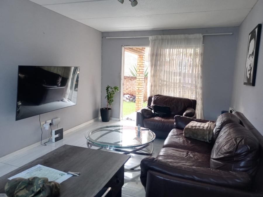 2 Bedroom Property for Sale in Liefde en Vrede Gauteng