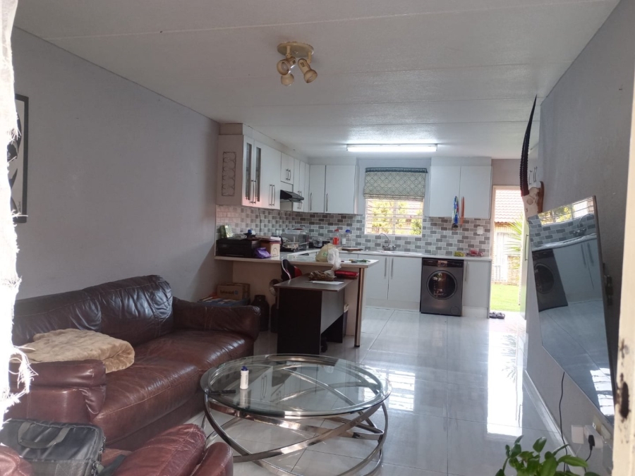 2 Bedroom Property for Sale in Liefde en Vrede Gauteng