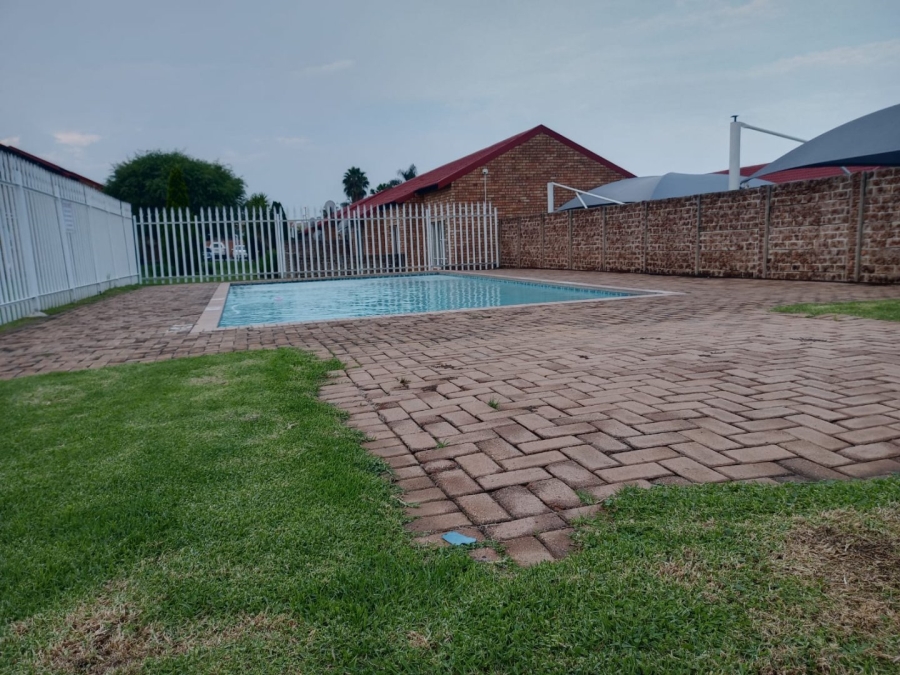 2 Bedroom Property for Sale in Liefde en Vrede Gauteng