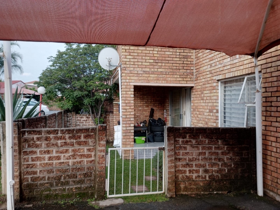 2 Bedroom Property for Sale in Liefde en Vrede Gauteng