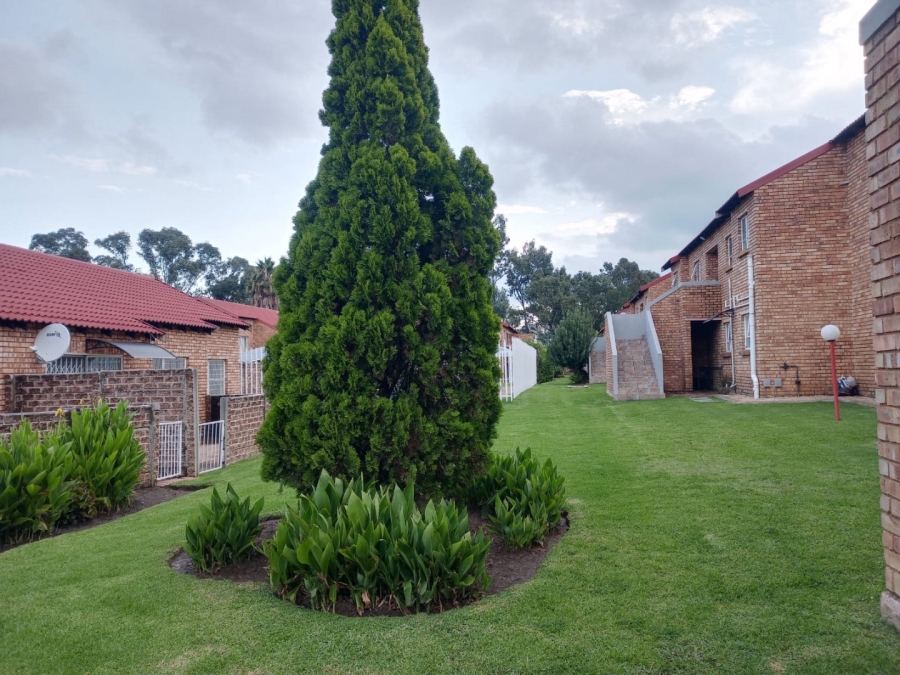 2 Bedroom Property for Sale in Liefde en Vrede Gauteng