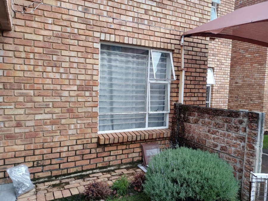 2 Bedroom Property for Sale in Liefde en Vrede Gauteng