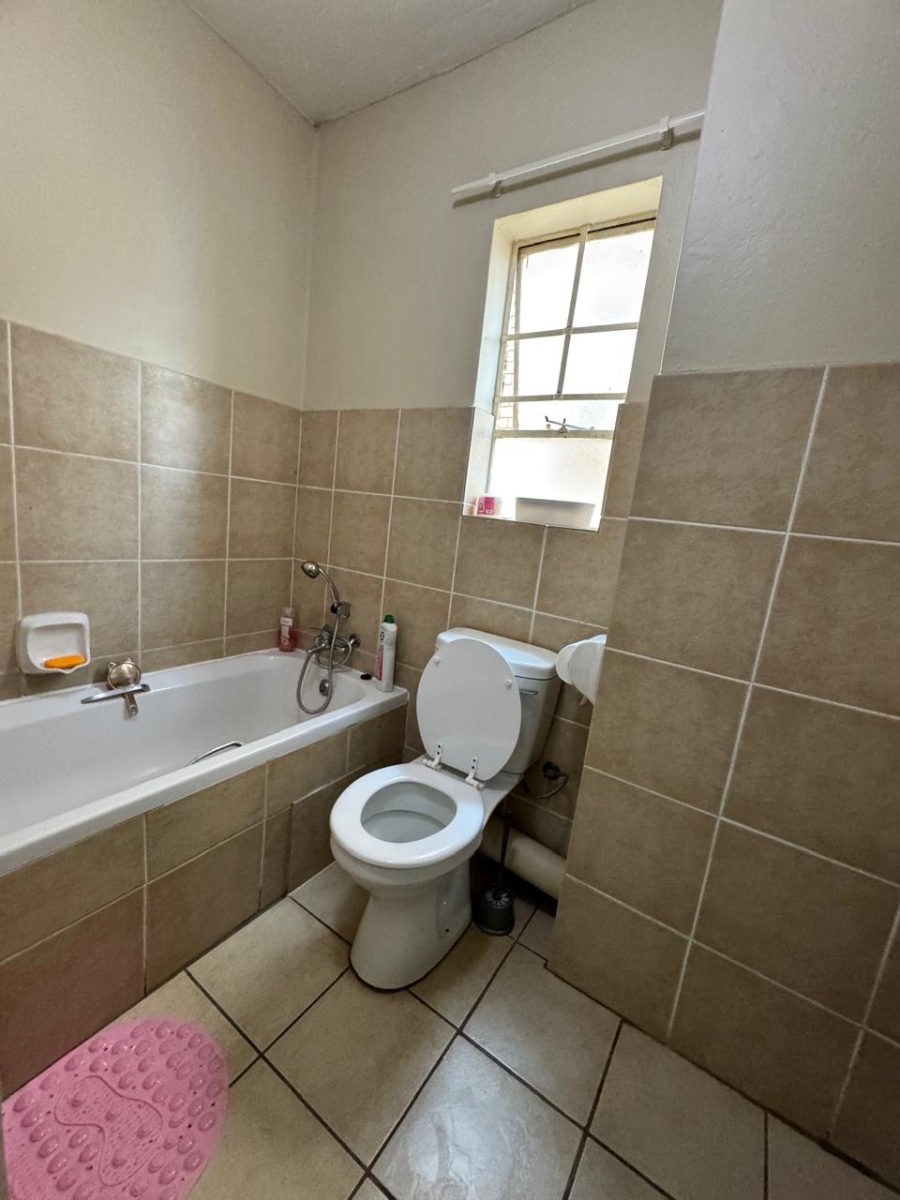 To Let 2 Bedroom Property for Rent in Noordwyk Gauteng