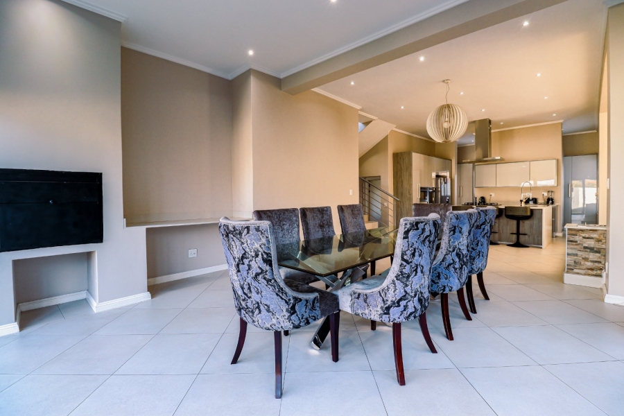 4 Bedroom Property for Sale in Midstream Ridge Gauteng
