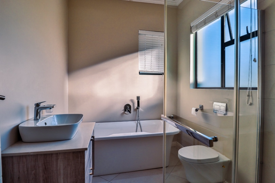 4 Bedroom Property for Sale in Midstream Ridge Gauteng