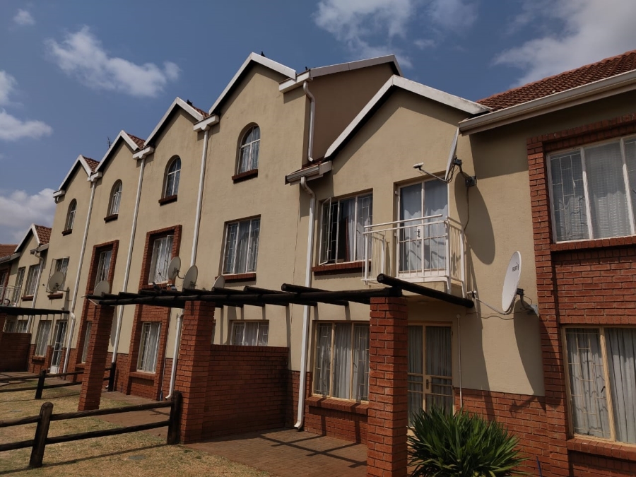 2 Bedroom Property for Sale in The Orchards Gauteng