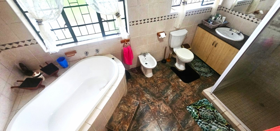 Commercial Property for Sale in Oog Van Boekenhoutskloof Alias Tweefonte Gauteng