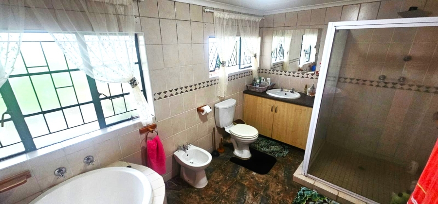 Commercial Property for Sale in Oog Van Boekenhoutskloof Alias Tweefonte Gauteng