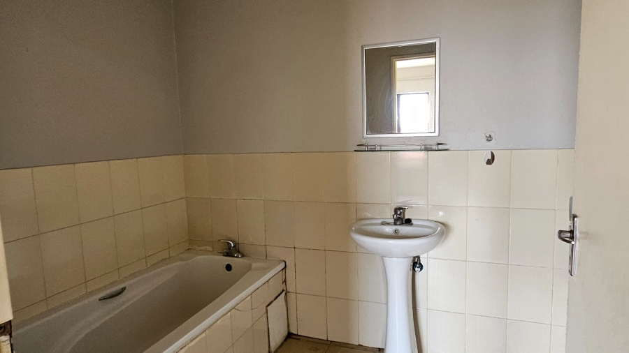4 Bedroom Property for Sale in Sunnyrock Gauteng