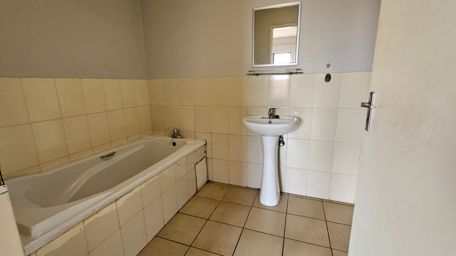 4 Bedroom Property for Sale in Sunnyrock Gauteng