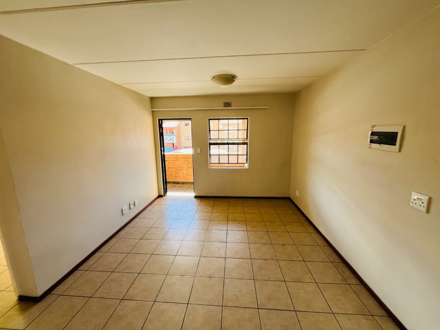 To Let 2 Bedroom Property for Rent in Erand Gardens Gauteng