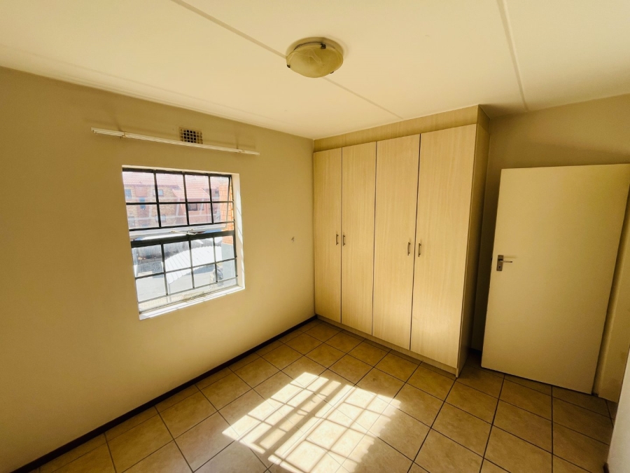 To Let 2 Bedroom Property for Rent in Erand Gardens Gauteng