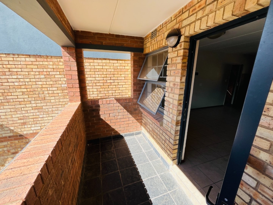 To Let 2 Bedroom Property for Rent in Erand Gardens Gauteng