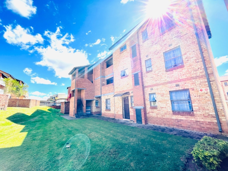 To Let 2 Bedroom Property for Rent in Erand Gardens Gauteng