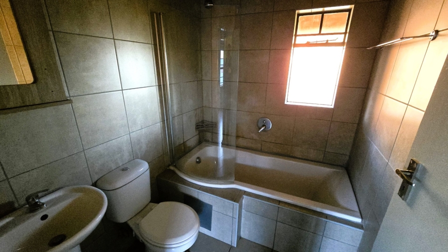 2 Bedroom Property for Sale in Montana Tuine Gauteng