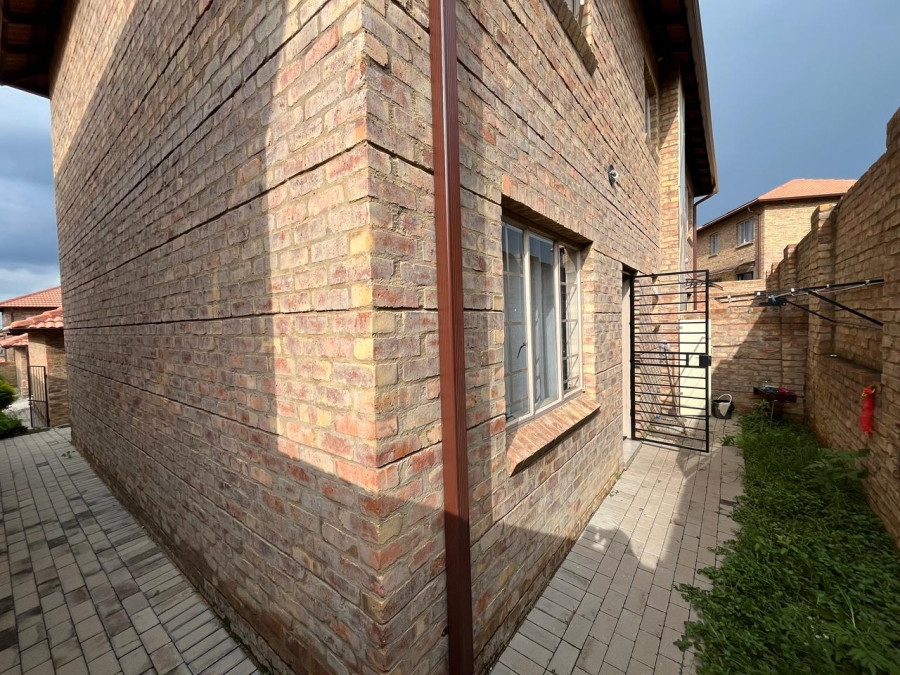 To Let 3 Bedroom Property for Rent in Kosmosdal Gauteng