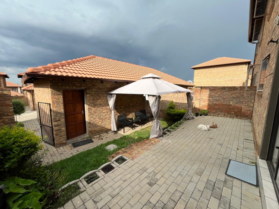 To Let 3 Bedroom Property for Rent in Kosmosdal Gauteng
