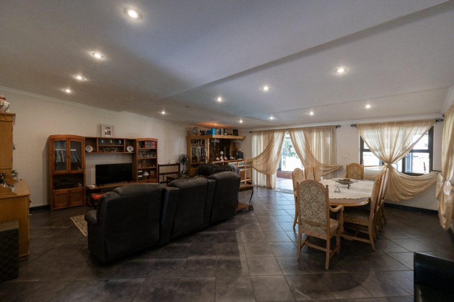 5 Bedroom Property for Sale in Fishers Hill Gauteng