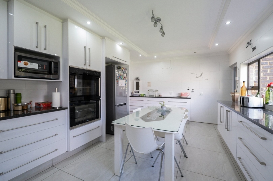 5 Bedroom Property for Sale in Fishers Hill Gauteng