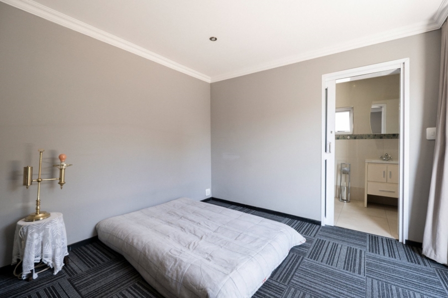 5 Bedroom Property for Sale in Fishers Hill Gauteng