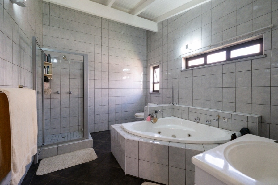 5 Bedroom Property for Sale in Fishers Hill Gauteng