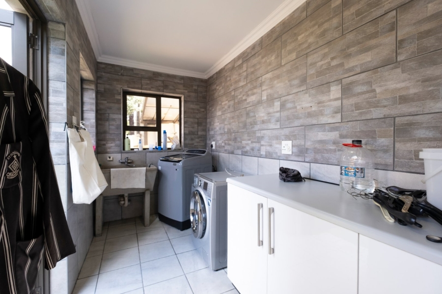 5 Bedroom Property for Sale in Fishers Hill Gauteng