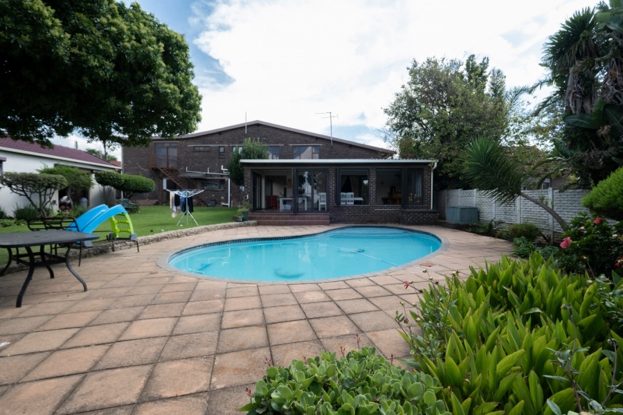 5 Bedroom Property for Sale in Fishers Hill Gauteng