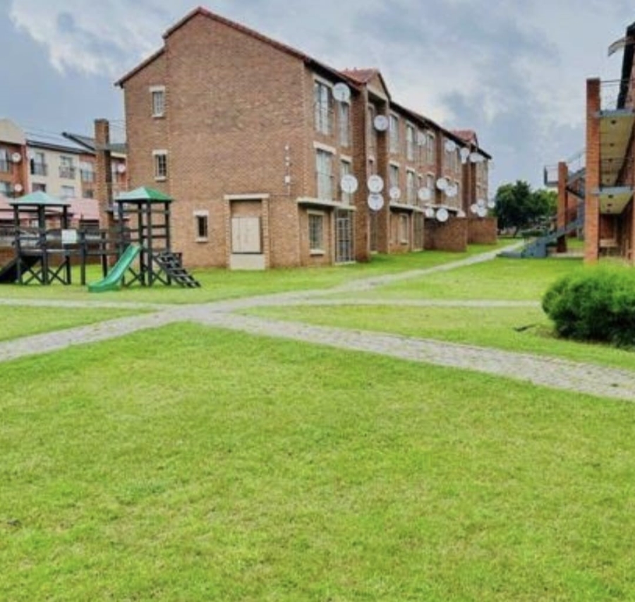 To Let 1 Bedroom Property for Rent in Karenpark Gauteng