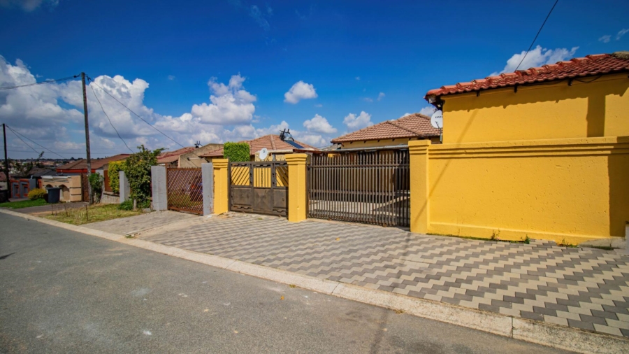 2 Bedroom Property for Sale in Kaalfontein Gauteng