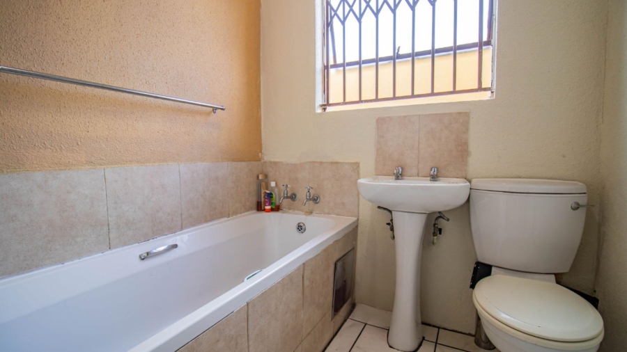 2 Bedroom Property for Sale in Kaalfontein Gauteng