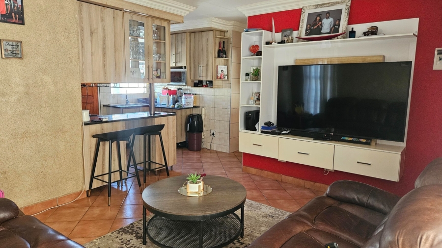 To Let 3 Bedroom Property for Rent in The Orchards Gauteng